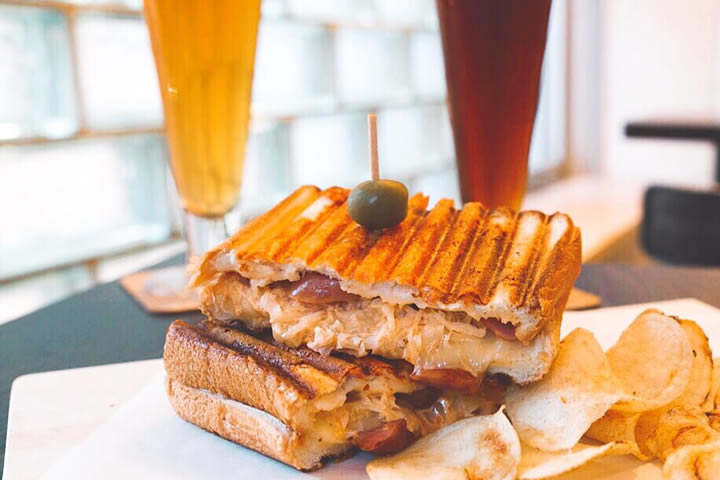グリルドチーズサンドイッチに特化したお店「BREW LA LA」